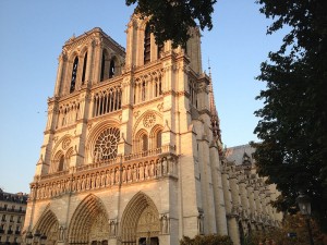 Catedral de Notre Dame ao pôr do sol